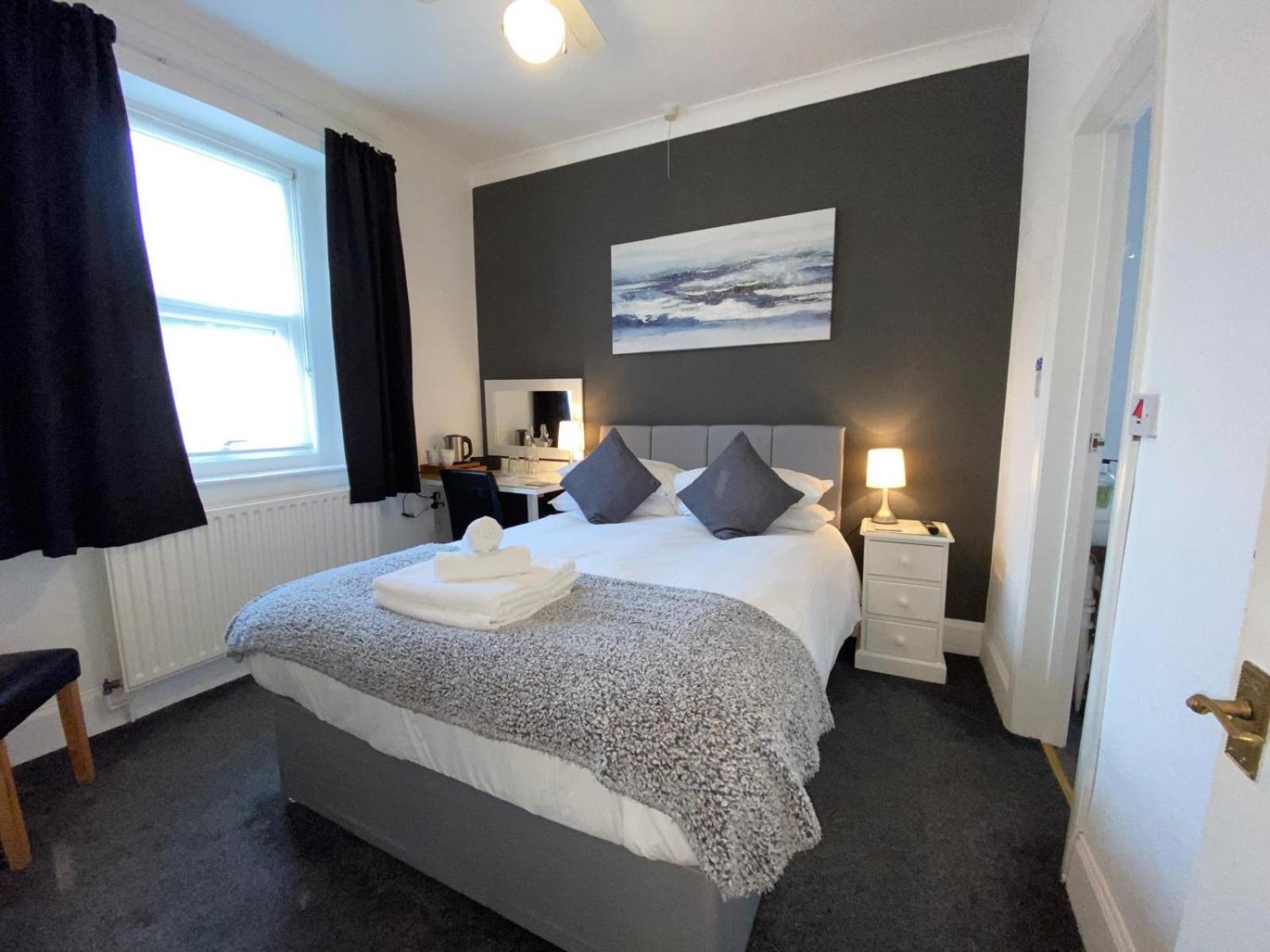 Heathcliff House B&B Exclusively For Adults Free Large Carpark トーキー エクステリア 写真